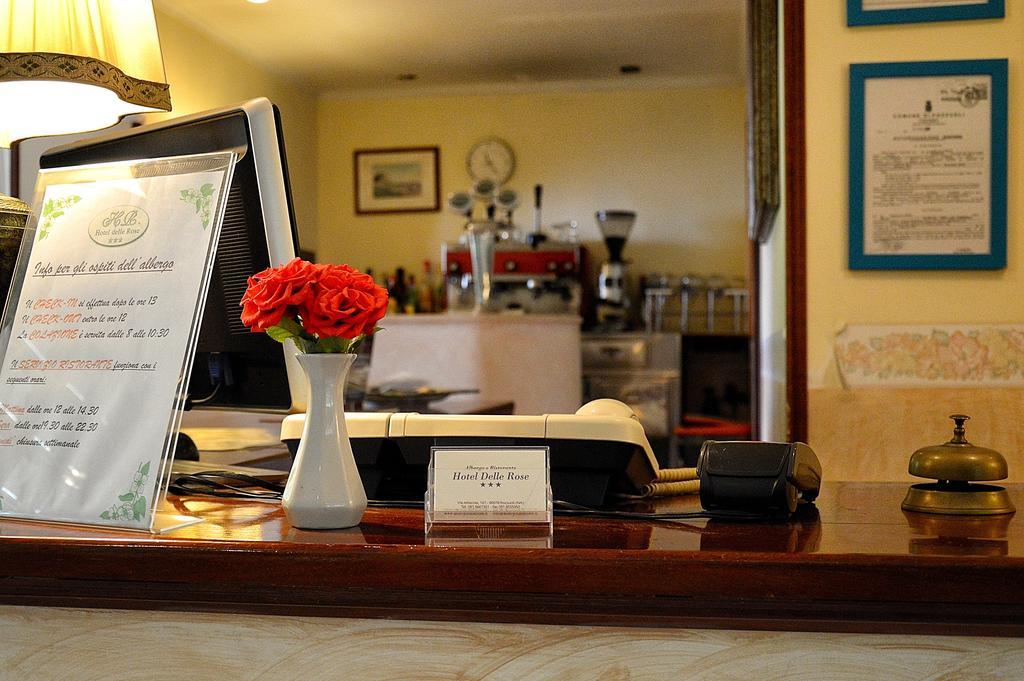 Albergo Delle Rose ปอซซุออลี ภายนอก รูปภาพ