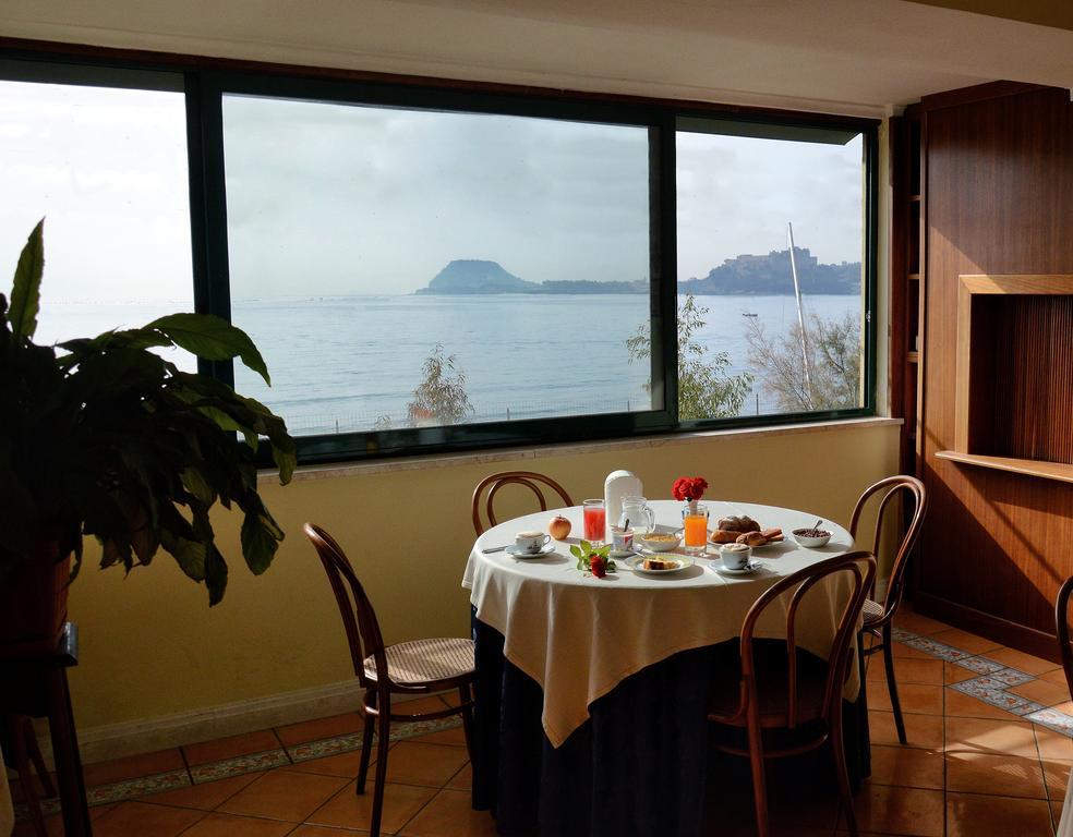 Albergo Delle Rose ปอซซุออลี ภายนอก รูปภาพ